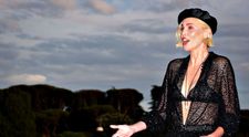 Așa nu ai văzut-o niciodată! Charlize Theron, aniversare cu dans alături de fetele ei la concertul lui Taylor Swift