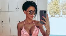 Adelina Pestrițu, neinspirată în alegerea costumului de baie? Fanii au reacționat: „O formă ridicolă”