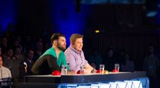 In premiera la Romanii au talent! Un jurat a apasat golden buzz-ul, iar un concurent a fost trimis direct in semifinala!