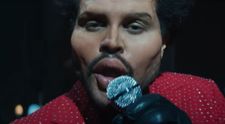 The Weeknd, de nerecunoscut în noul videoclip ”Save Your Tears”