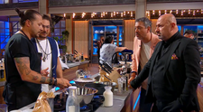 Cadou de ziua lui, Florin Dumitrescu le oferă încă zece minute concurenților. Cu toate acestea, chefii nu se așteaptă la deserturi foarte reușite: „Desert cu lacrimi nu am mâncat niciodată. E prima oară”
