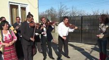 Doina populara a cucerit o tanara din SUA. Studenta a inregistrat muzica din Gorj si vrea sa o cante in tara ei