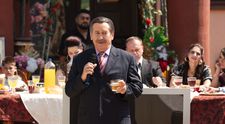 Primul episod din serialul TĂTUȚU’, astăzi, la PRO TV: „Răul se face cu grijă, să aibe și un pic de bine în el. Dacă e numai rău, ți se întoarce ție, care îl faci”