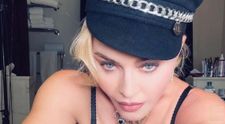 Madonna s-a pozat în baia ei din New York și și-a anunțat fanii că se reinventează