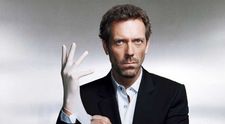 Hugh Laurie, decorat de Prințul Charles