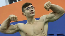 Cine este Akimbo, tânărul care îi bate pe toți la skanderberg. A devenit un star pe TikTok, cu 9 milioane de urmăritori