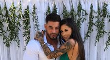 Roxana Vancea și soțul ei, Dragoș Paiu, și-au botezat băiețelul. Vedeta a purtat o ținută super sexy la biserică