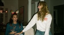 Par surori, nu mamă și fiică! Miley Cyrus, imagine de 3,5 milioane de like-uri alături de mama ei, Tish: „Poza asta mi-a vindecat depresia!”