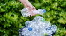 Cât câștigă cei care colectează sticlele nereturnate. Suma este șocantă. „Ar fi între 5.000 şi 6.000 de români care  pun o pâine pe masă datorită sistemului de garanţie-returnare”