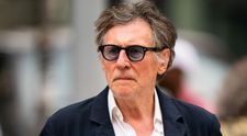 Gabriel Byrne, molestat de un preot în copilărie. Ce i-a spus când l-a sunat, după mulți ani