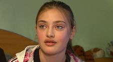 Ce a răspuns Păpușa de la Glina atunci când a fost întrebată dacă s-a logodit. Tânăra care ar fi devenit mamă la doar 17 ani a răspuns întrebării de pe buzele tuturor: „După cum se vede...”