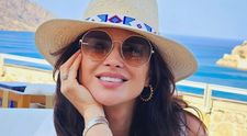 Monica Bîrlădeanu, apariție fermecătoare în Grecia. Cât costă o noapte de cazare la resortul de lux în care își petrece vacanța