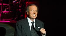 Acuzat de trafic de persoane şi infracţiuni sexuale, Julio Iglesias susține că e nevinovat. Artistul îşi pregăteşte apărarea alături de avocaţi