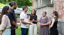 O fată de 11 ani abandonată de mamă are parte de Visuri la cheie. „Mama mea e bunica mea”