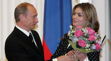 Alina Kabaeva, presupusa amantă a lui Vladimir Putin, ferită de sancțiunile occidentale. Care ar fi explicația