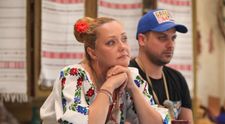 Decizia a fost luata: saptamana aceasta la Ferma vedetelor in ring se vor lupta Sorana Darclee si Elena Lasconi. Ne vedem diseara, de la 20:30, la Pro TV