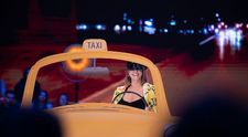 Provocare absolută pentru Andreea Marin! Zâna Surprizelor este șofer de taxi la „Săriți de pe fix!”