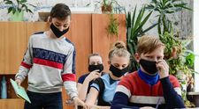 Ce șanse sunt cu adevărat ca elevii să transmită coronavirusul profesorilor sau colegilor în sala de cursuri