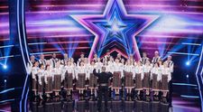 Românii au talent, 27 martie 2026. 38 de membri, o singură scenă și sala aplaudând în picioare. Corul Model „Doina Codrului”, surpriza serii pe scena talentelor: „Vocile sună ca și cum ar fi un mare instrument”
