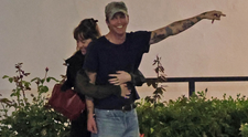 Fanii încă sperau la o împăcare, dar pare că l-a uitat complet pe fostul! Superba Dakota Johnson, surprinsă în ipostaze pasionale cu noul iubit: „Cu siguranță este mai mult decât o aventură sau doar un flirt”
