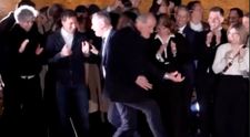 Dansul viral al lui Zsolt Hegedüs, după victoria lui Péter Magyar, în Ungaria. Reacția oamenilor: ”Pare în formă bună viitorul ministru!”