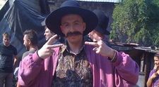 Ducu Hancu si Cristi Marin, de la SRC, alba-neagra in chiloti in fata Guvernului! (partea a III-a)