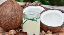 (P) Cum să folosești uleiul de cocos pentru un ten mai tânăr