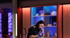 Masterchef 2024, 1 octombrie. Alis Nuță, cadru militar în rezervă, a pregătit tort de ciocolată cu mentă, dar Chefii spun că a făcut prajitura kamikaze Ce reacții surpriză stârnește concurenta
