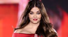 În anii ‘90 era desemnată cea mai frumoasă femeie din lume. Indianca cu cei mai frumoși ochi, Aishwarya Rai, pe podiumul de modă la 50 de ani