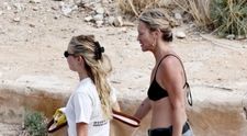 Care-i mama și care-i fiica? Kate Moss și Lila au întors toate privirile la plajă! În ce ipostaze au fost surprinse cele două: „Zici că sunt surori!”