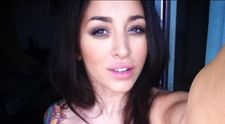 Ruby, somnoroasa, nemachiata si cu sanii la vedere pentru fani, intr-o imagine de 12.000 de like-uri. Un detaliu, insa, i-a stricat poza
