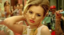 Alexandra Stan, schimbare radicala de look! Cantareata s-a facut bruneta
