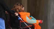 Ce mai face Patrizia Reggiani după ce a executat 18 ani de închisoare. Ipostaza în care a fost surprinsă recent, pe străzile din Milano, fosta soție a lui Maurizio Gucci
