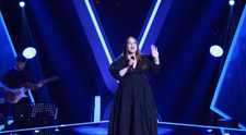 Vocea României, sezonul 10: Alexandra Șipoș a intepretat piesa Stand Up și a impresionat cu vocea sa pătrunzătoare