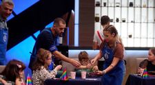 Probleme pentru echipa albastră. Unul dintre copii a găsit un os de pește în preparat