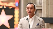 Cum au comentat rușii primele imagini cu Jude Law în rolul lui Vladimir Putin: „Nu prea seamănă”. Fanii spun că era mai potrivit un alt actor