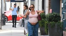 La 48 de ani, este din nou gravidă cu un miliardar. Fostul ei soț, mare star la Hollywood, are iubită aproape minoră. Știi despre cine e vorba?