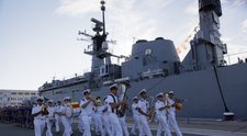 Cel mai emoționant moment de la Masterchef! Concurenții ajung în portul militar Constanța, între două fregate-emblemă a României. Ce surpriză le face fanfara militară: ”Mi-au dat lacrimile!”