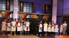 Concurentii MasterChef si-au turat abilitatile culinare in prima proba pe echipe