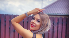 Poate oricând să renunțe la sport și să devină model. Bernadette Szocs, campioana Europei, impresionează cu frumusețea ei