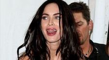 Ghici ai cui sunt sanii obraznici din imagine! UPDATE: Ati ghicit raspunsul corect - Megan Fox FOTO