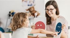 Oamenii de știință au identificat teste care stabilesc riscul de autism al unui copil pe baza unor analize din plasma mamei 