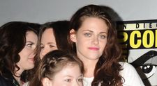 Fetița jumătate om, jumătate vampir din Twilight a devenit majoră. Mackenzie Foy, superbă la 19 ani