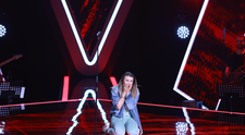 Vocea României, sezonul 10: Adriana Gîrneț a interpretat într-o manieră teatrală piesa Somebody That I Used To Know