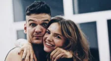 Tudor Chirilă și Iulia Mîzgan, apariție rară împreună. Formează un cuplu de 14 ani și au doi copii, dar nu vor să se căsătorească: „Aici ne-am potrivit!