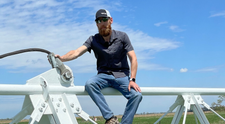 Kevin Schmidt, bărbatul care primea 20.000 $ ca să schimbe un bec, a ajuns vicepreședinte în compania sa. „E un lider puternic”