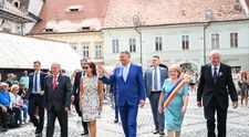 Carmen Iohannis, o nouă apariție de senzație. Rochia ei a atras toate privirile. Cât a costat ținuta primei-doamne