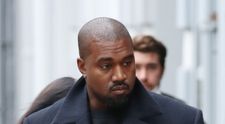 Kanye West, surprins cu o mască de caucazian în New York