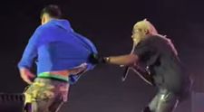 În ce stare este acum băiatul care a sărit de pe scenă, în timpul concertului lui Destroy Lonely. Ce mesaj a transmis acesta de pe patul de spital