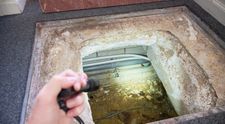 Își renova casa când a făcut o descoperire șocantă! Bărbatul a trăit într-o minciună, crezând că tatăl său l-a părăsit în urmă cu decenii